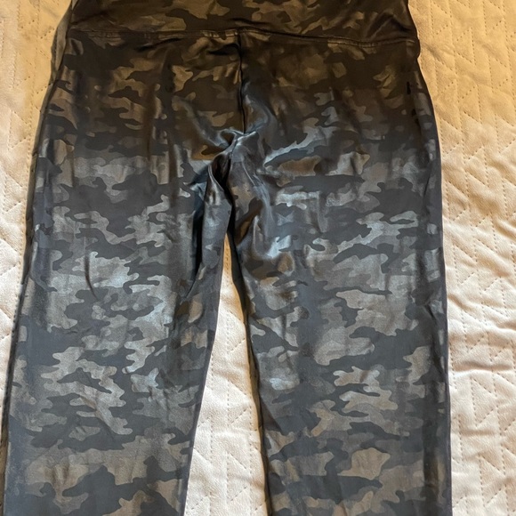 Spanx camo leggings women’s size large black pre-owned condition - Picture 9 of 10